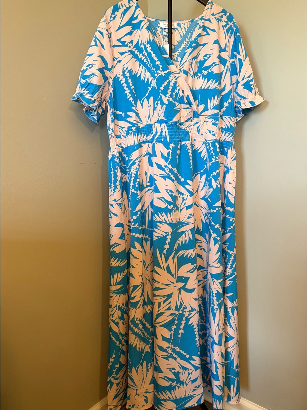 NWT Soul of Curves Size 1x Blue and Light Pink Tropical Print Maxi Dress